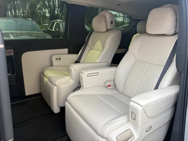 Li Auto MEGA — Фото автомобиля 7