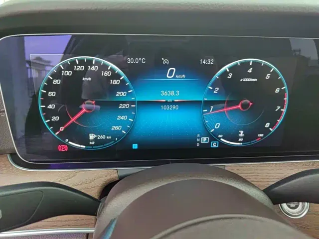 Mercedes-Benz E-Class — Фото автомобиля 11