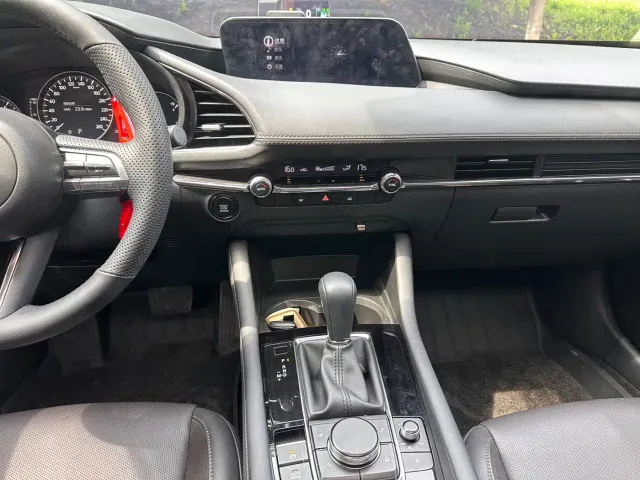 Mazda Axela — Фото автомобиля 14