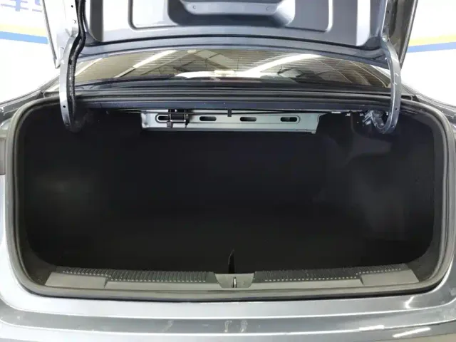 Roewe i5 — Фото автомобиля 4