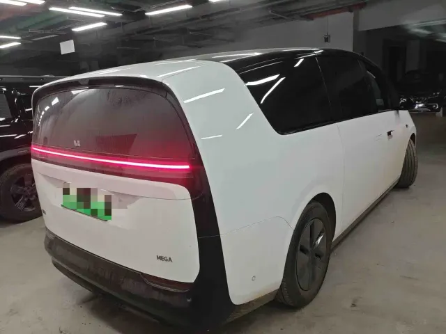 Li Auto MEGA — Фото автомобиля 3