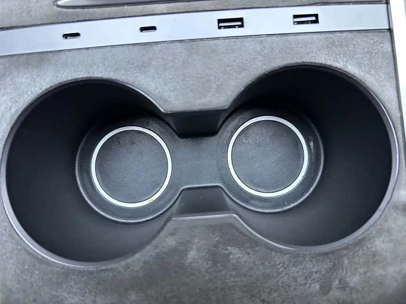 Tesla Model Y 2022 Rear-Wheel Drive Version — Фото автомобиля 24