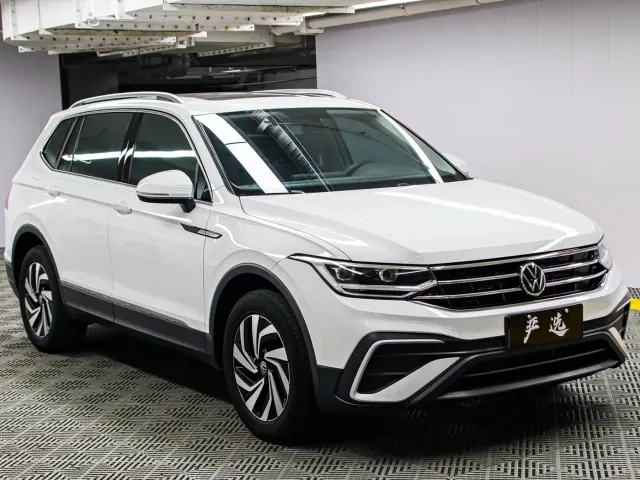 Volkswagen Tiguan L — Фото автомобиля 3