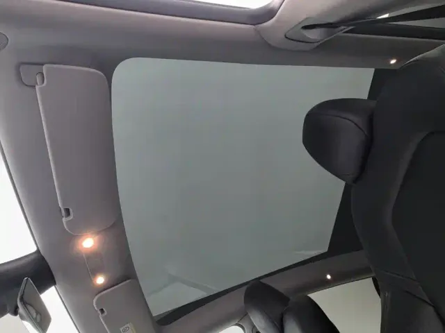 Tesla Model Y — Фото автомобиля 14
