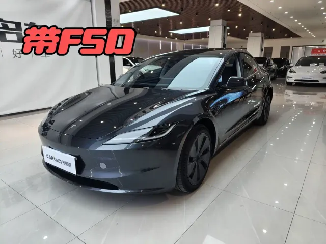 Tesla Model 3 — Фото автомобиля 2