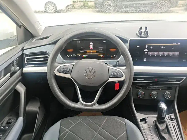 Volkswagen Lavida — Фото автомобиля 10