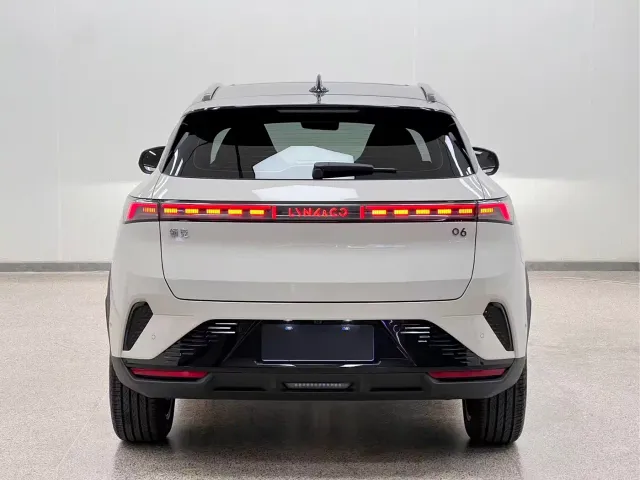 Lynk & Co 06 — Фото автомобиля 5