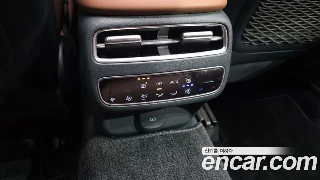 Genesis GV70 — Фото автомобиля 25