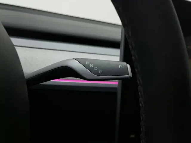 Tesla Model Y — Фото автомобиля 13