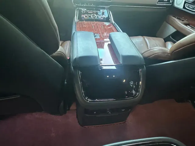 Lincoln Navigator — Фото автомобиля 12