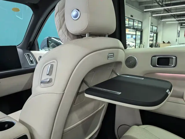 Li Auto L8 — Фото автомобиля 10