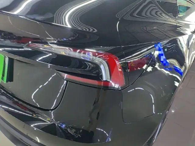 Tesla Model 3 — Фото автомобиля 7