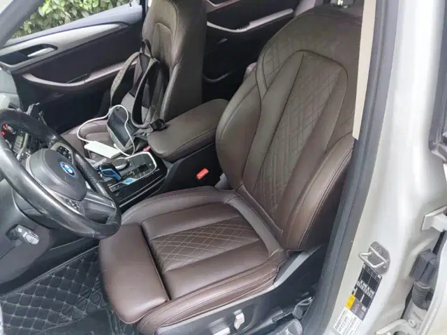 BMW iX3 — Фото автомобиля 19