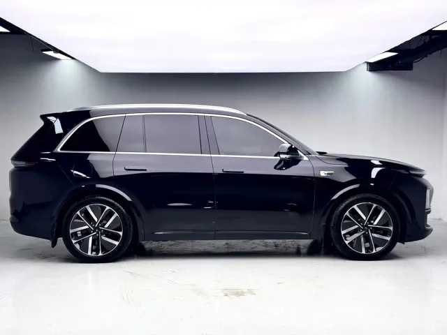 Li Auto L8 — Фото автомобиля 16
