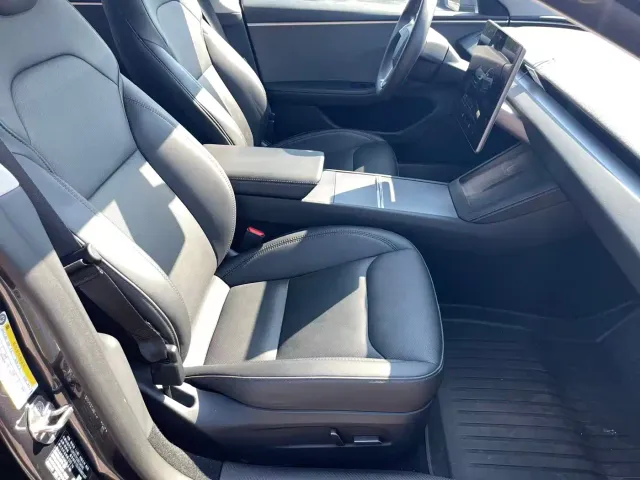 Tesla Model 3 — Фото автомобиля 12