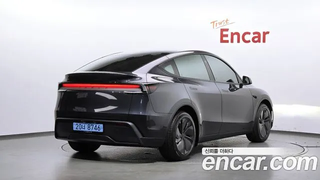Tesla Model Y — Фото автомобиля 2