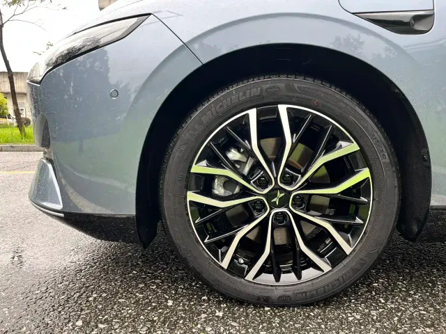 Xpeng P5 — Фото автомобиля 10