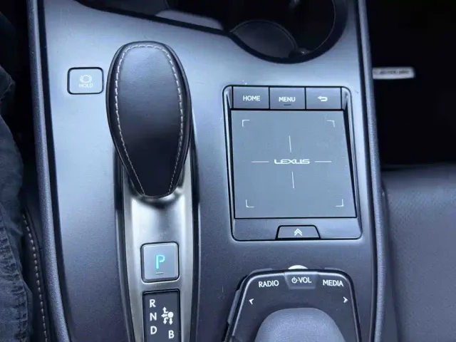 Lexus UX — Фото автомобиля 15