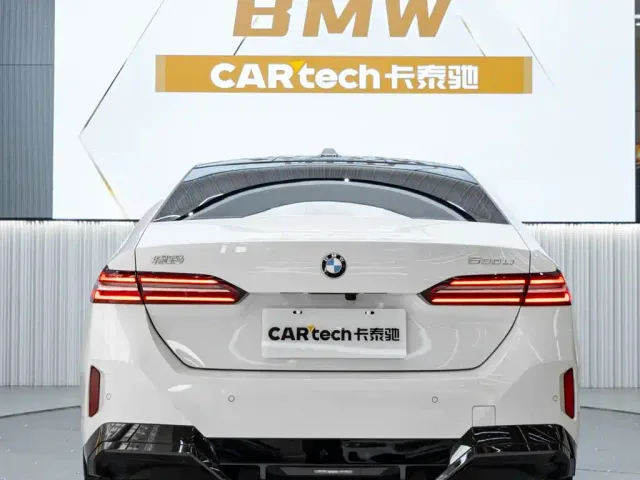 BMW BMW 5 Series 2025 530Li Premium M Sport Package — Фото автомобиля 5