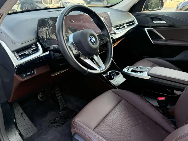 BMW iX1 — Фото автомобиля 5