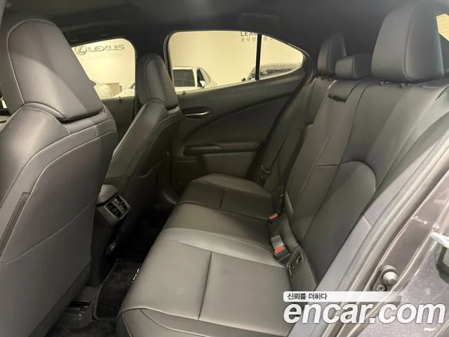 Lexus UX — Фото автомобиля 13
