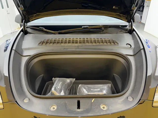 Tesla Model Y — Фото автомобиля 9