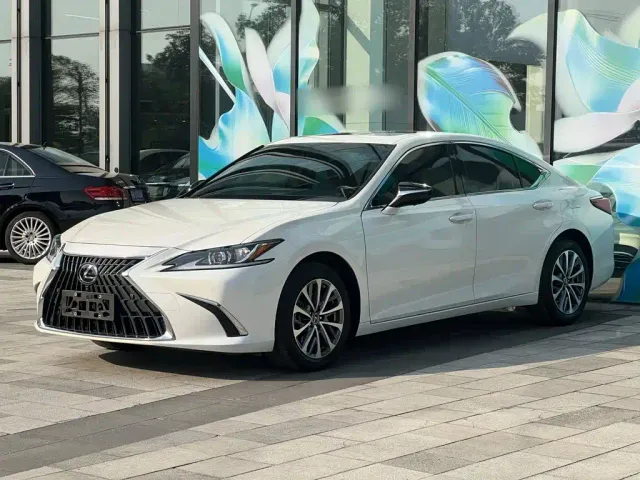 Lexus ES — Фото автомобиля 20