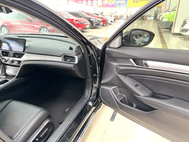 Honda Accord — Фото автомобиля 9