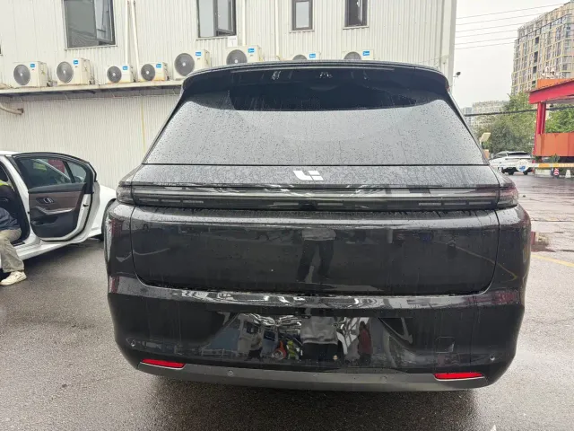Li Auto L8 — Фото автомобиля 9
