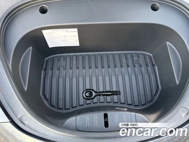 Tesla Model 3 — Фото автомобиля 6