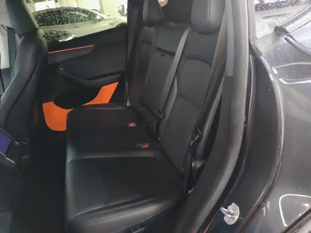 Tesla Model Y — Фото автомобиля 16