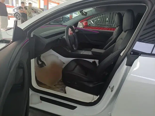 Tesla Model Y — Фото автомобиля 14