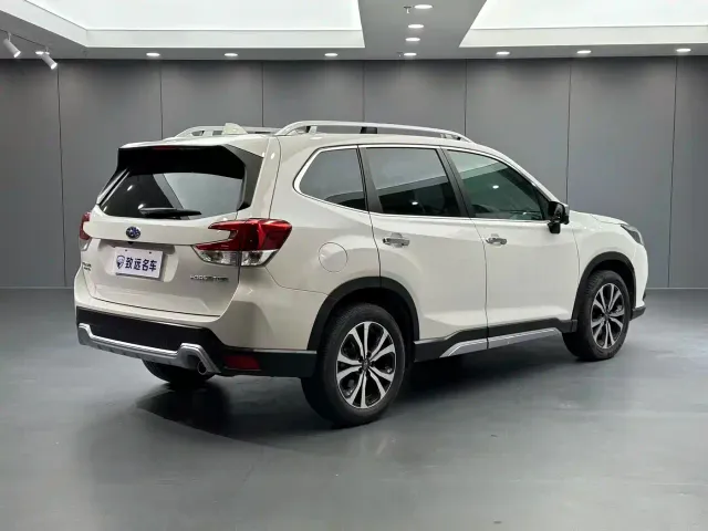 Subaru Forester — Фото автомобиля 4