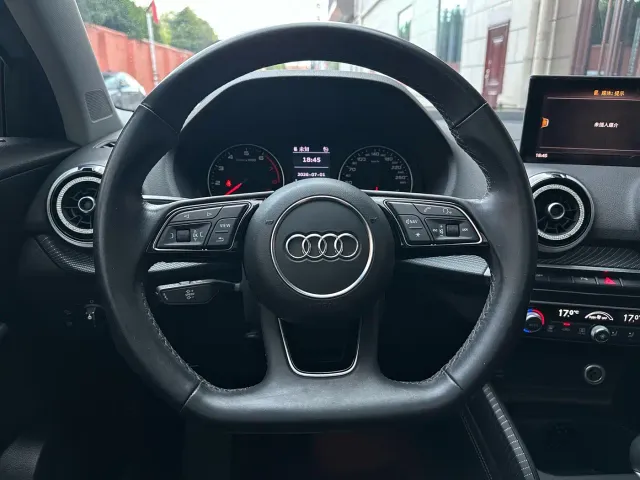 Audi Q2L — Фото автомобиля 9