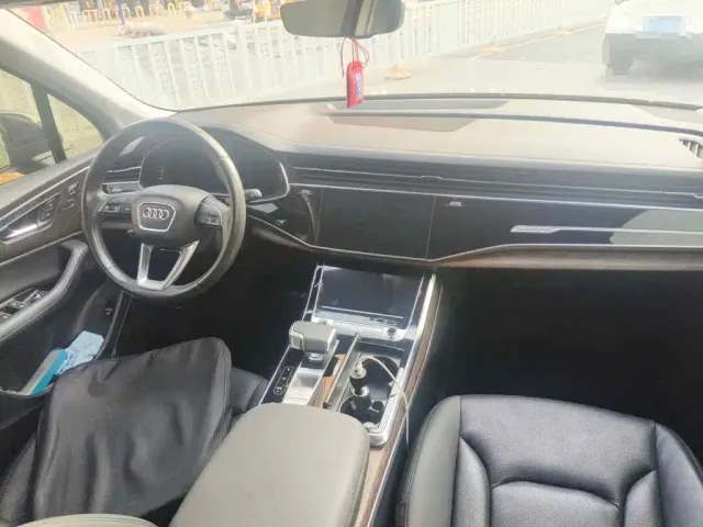 Audi Q7 — Фото автомобиля 12
