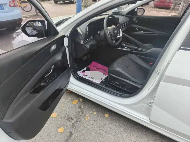 Hyundai Elantra — Фото автомобиля 9