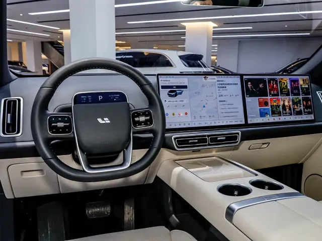 Li Auto L7 — Фото автомобиля 24