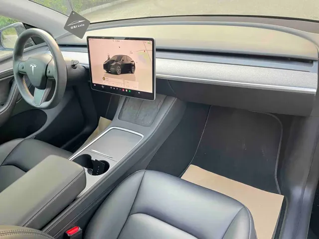 Tesla Model Y — Фото автомобиля 10