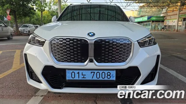 BMW iX1 U11 — Фото автомобиля 2