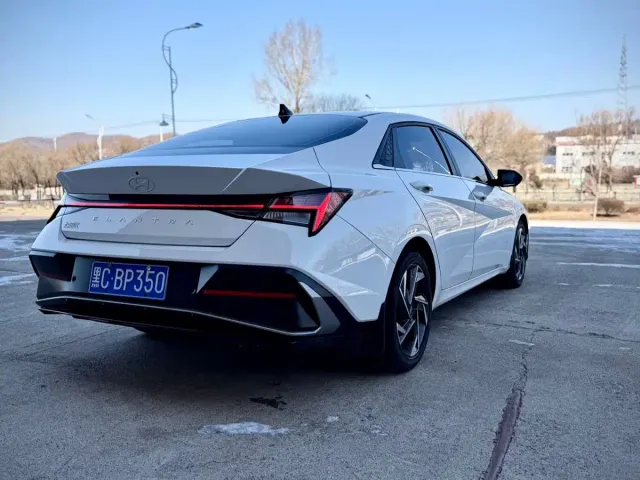 Hyundai Elantra — Фото автомобиля 6