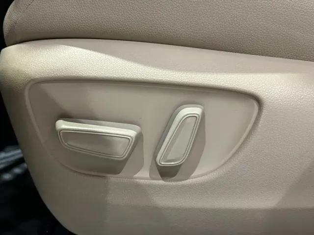 Toyota Sienna — Фото автомобиля 8