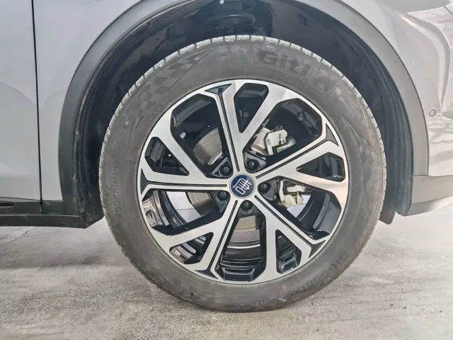BYD Tang — Фото автомобиля 15