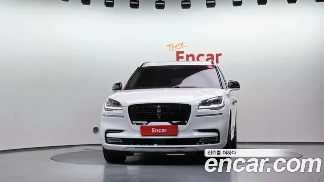 Lincoln Aviator 2nd Gen — Фото автомобиля 3