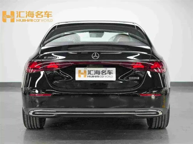 Mercedes-Benz E-Class — Фото автомобиля 5