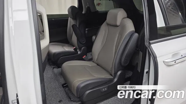 Kia Carnival Generation 4 — Фото автомобиля 12