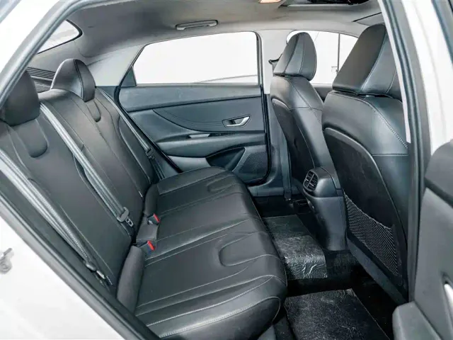 Hyundai Elantra — Фото автомобиля 20