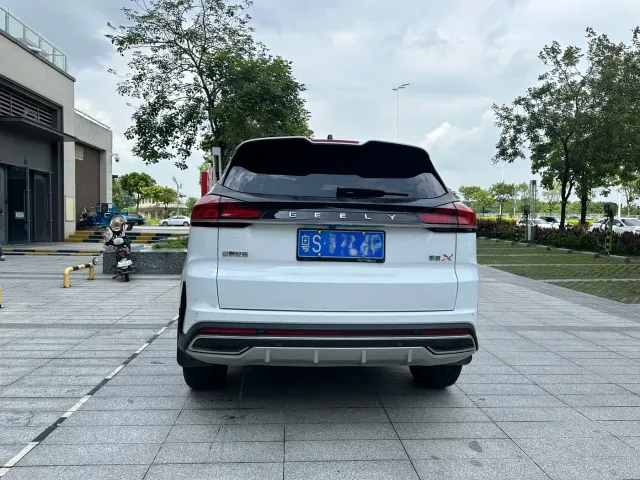 Geely Boyue — Фото автомобиля 5