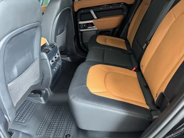 Land Rover Defender — Фото автомобиля 8