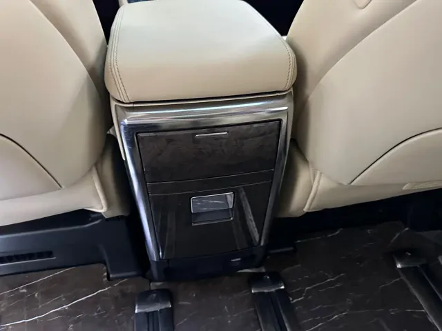 Toyota Alphard — Фото автомобиля 16