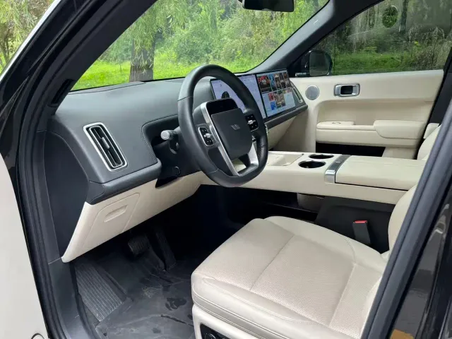 Li Auto L9 — Фото автомобиля 10